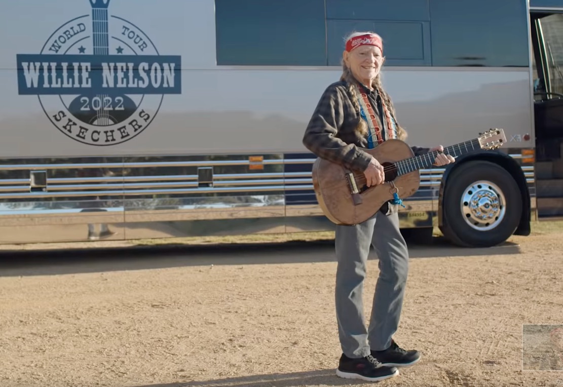 Willie Nelson Wears Sketchers And Its Perfectly Legal - Adpulp